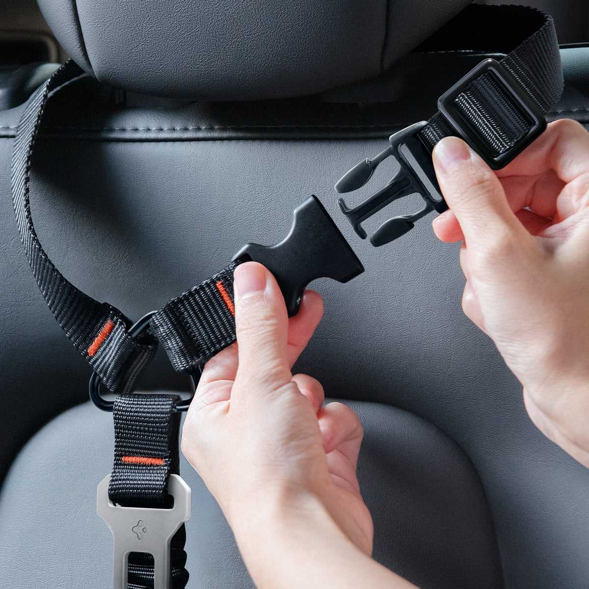 Spigen Universal Car Seat Belt Holder For Pet PS100, black