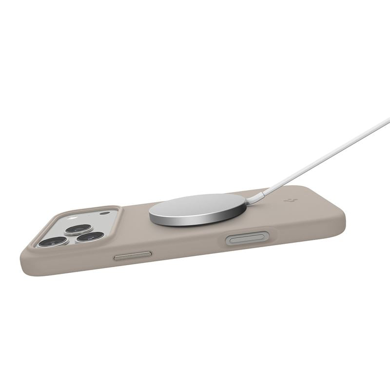 Spigen Silicone Fit MagSafe, stone - iPhone 17 Pro Max
