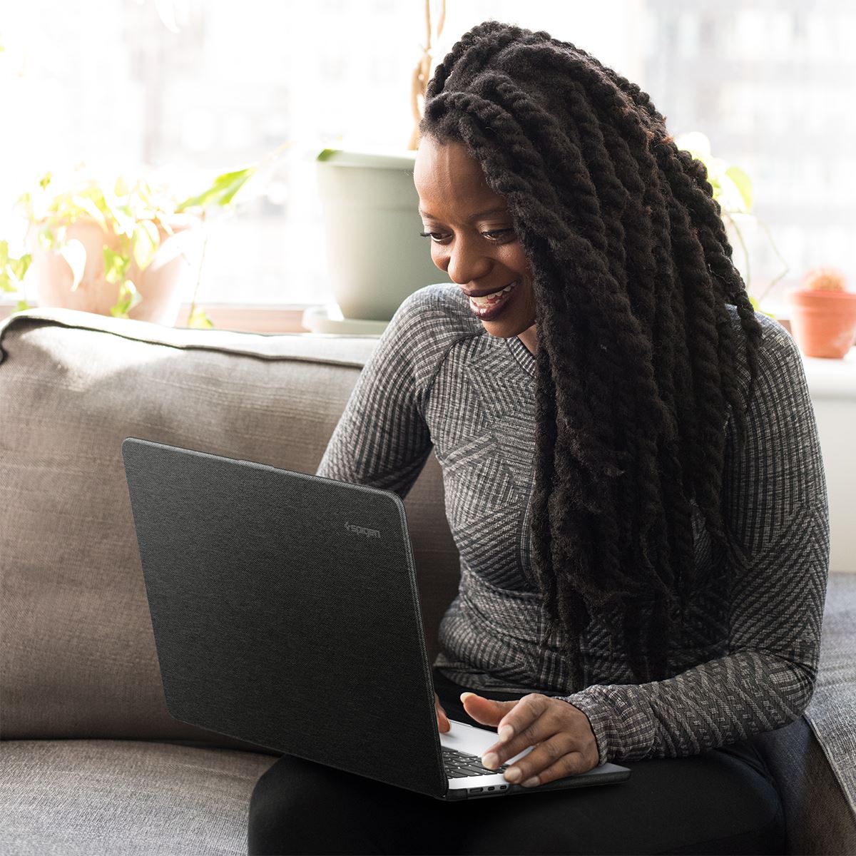 Spigen Urban Fit, heather gray - Macbook Air 15" M4 2025/M3 2024/M2 2023 (15)